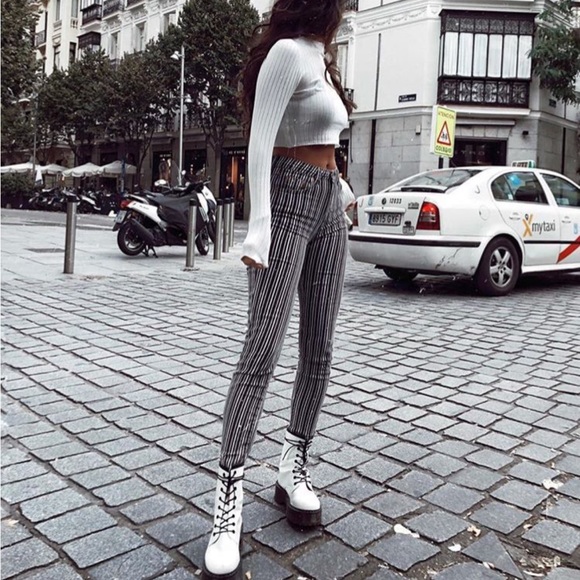 NOT FOR SALE - Micheal Kors White Combat Boots - black sole - Picture 7 of 7